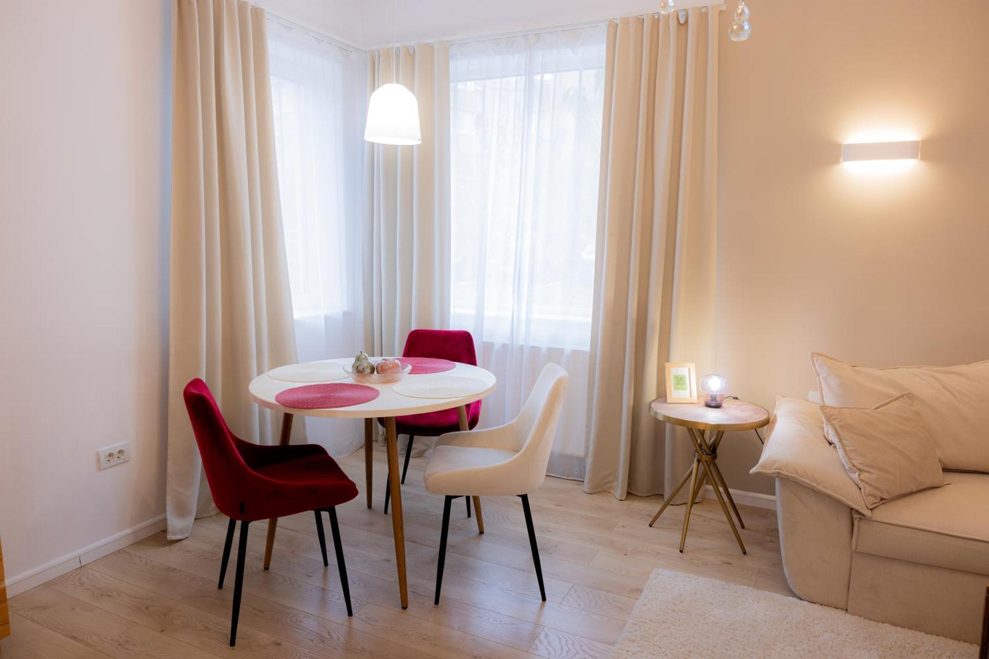 Homey Luxury- Entire House, Free Parking, Yard Cluj-Napoca Eksteriør bilde
